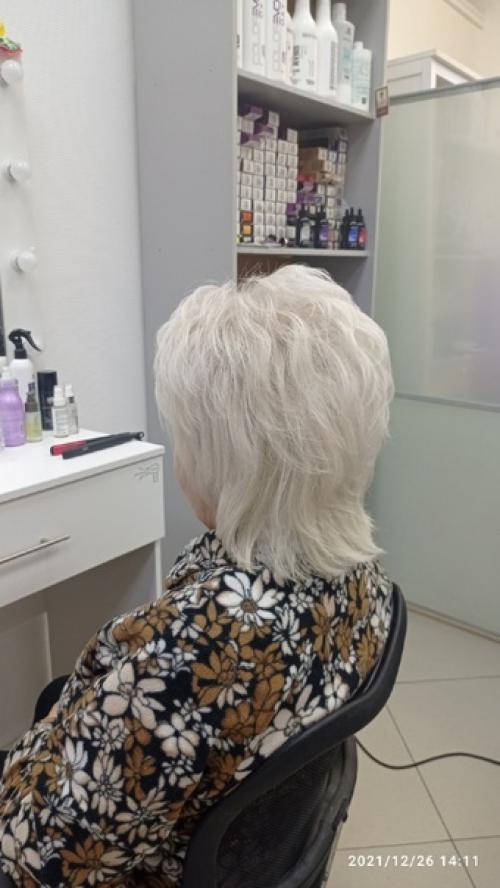 Красивая стрижка позволяет женщине быть одновременно элегантной, молодой и модной. 03