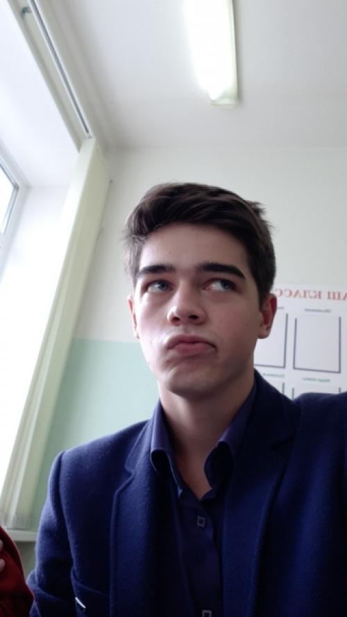 Критику Baby.  Волосы: прическа выглядит очень хорошо) волосы уложены правильно и ухоженные, чистые. 01