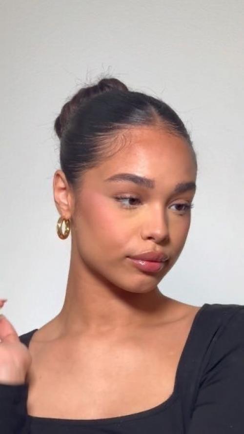 101025: женская прическа, которая становится трендом заграницей. 02