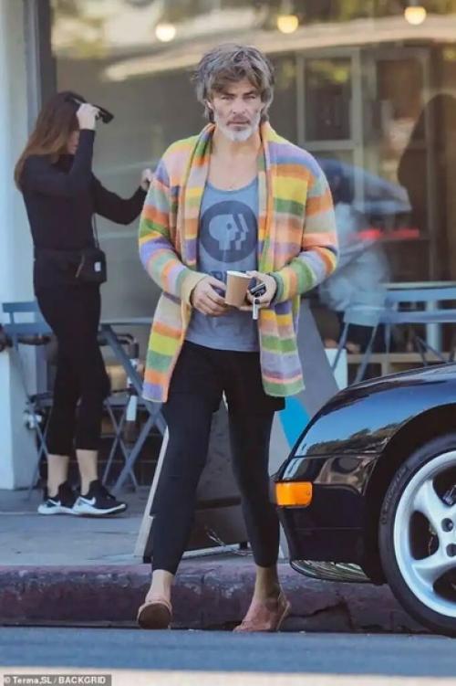 Фанаты в шоке от новых фото голливудского секс - символа Криса пайна: Если мой муж так Выйдет на Улицу, его Арестуют. 01