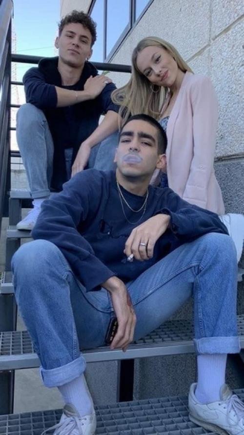 Актер Омар аюсо из сериала Элита опубликовал в свой инстаграмм фотографии, которые очень заинтриговали фанатов сериала. 01