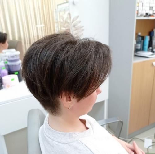 Красивая стрижка позволяет женщине быть одновременно элегантной, молодой и модной. 04