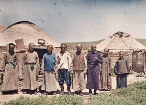 Есть у меня небольшое хобби - рыскать по интернету в поисках архивных фото народов Востока рубежа XIX - XX веков. 09