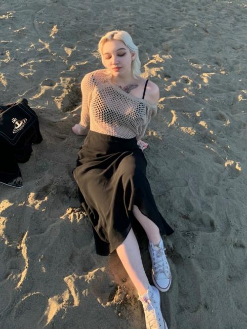 Добра!  Я Дарья, мне 20. 03