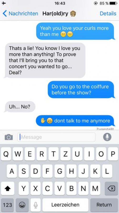 Ты: * фото *.  Гарри: о, это же я. зачем ты отправила мне это, дорогая? 03