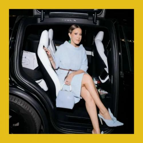 Пока в России нелегко, наши звёзды гуляют по подиумам Парижа. 02