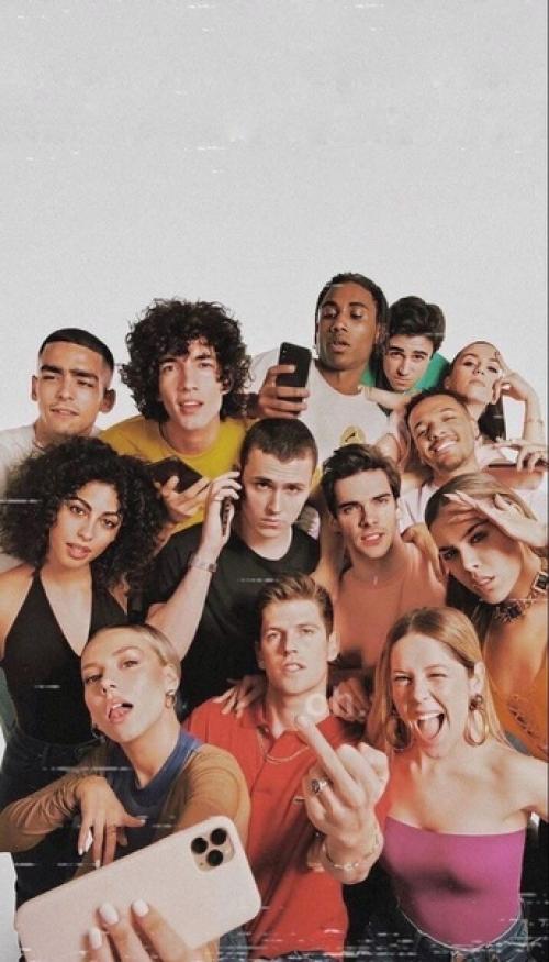 Актер Омар аюсо из сериала Элита опубликовал в свой инстаграмм фотографии, которые очень заинтриговали фанатов сериала. 02