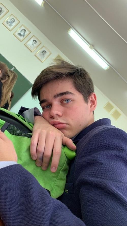 Критику Baby.  Волосы: прическа выглядит очень хорошо) волосы уложены правильно и ухоженные, чистые. 02