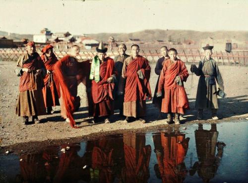 Есть у меня небольшое хобби - рыскать по интернету в поисках архивных фото народов Востока рубежа XIX - XX веков. 03