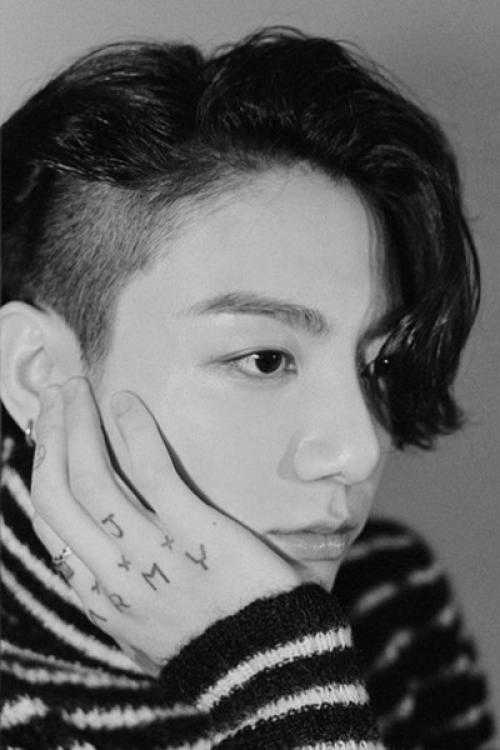 Новые фото чонгука из BTS в журнале Weverse. 06