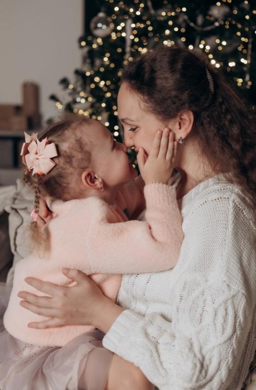 Таким образом, если в вашей семье появился малыш, то новогоднее время, самое волшебное, чтобы сделать ему первые художественные фотографии! 05