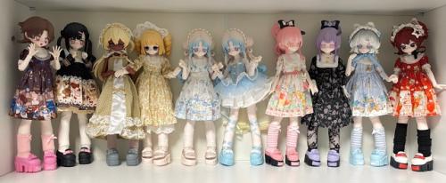 Семейное фото моих кукол Strange Girls от Bonbonpocket.
