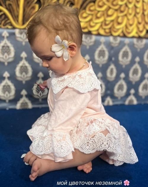 Певица сати казанова впервые лицо своей крошки дочки показала. 01 Певица сати казанова впервые лицо своей крошки дочки показала. 01