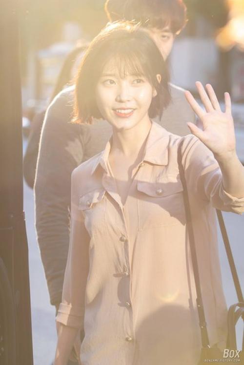 News?   IU отстригла свои длинные волосы. 04