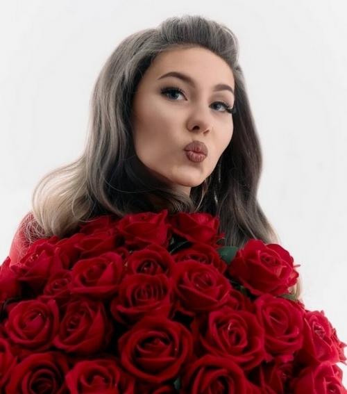 Дочка Глюк'оZы кардинально сменила имидж и стала красоткой.  