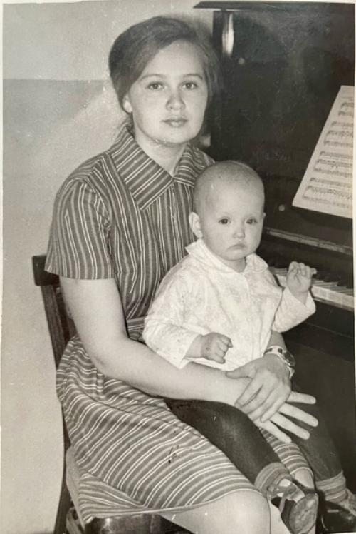 Моим дорогим родителям. 01