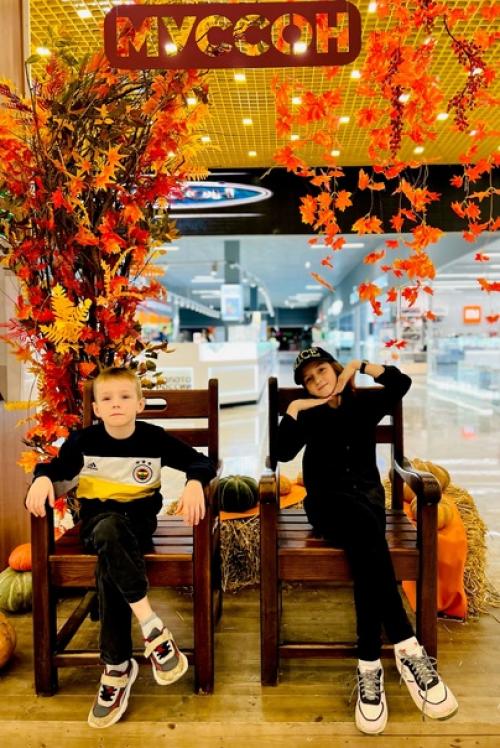 У каролюськи новая причёска, ну очень ей понравилась 7. 11. 02 У каролюськи новая причёска, ну очень ей понравилась 7. 11. 02