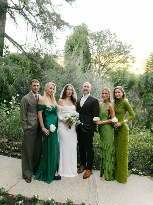 Сводная сестра джиджи и Беллы Алана вышла замуж. 08