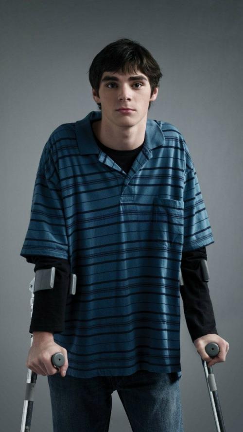 Страдающий ДЦП актёр женится из 