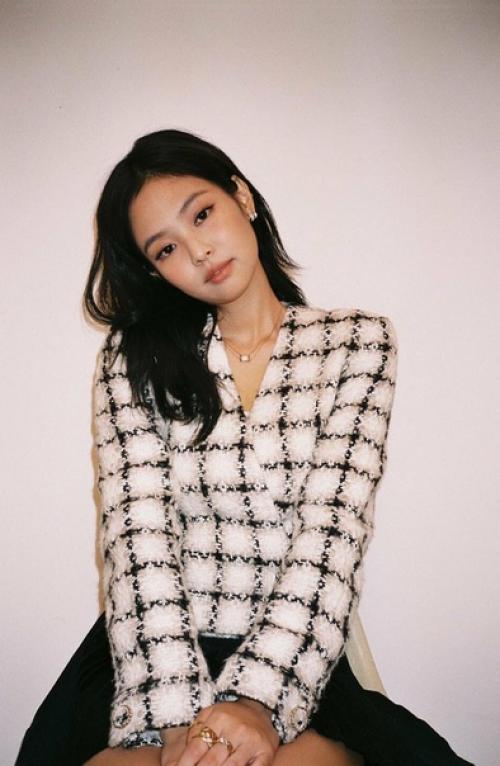 Nstiz корейские нетизены выбирают свои любимые причёски Дженни из Blackpink (между длинными и короткими волосами). 03