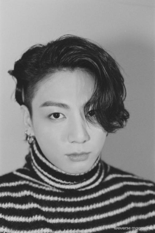 Новые фото чонгука из BTS в журнале Weverse. 03