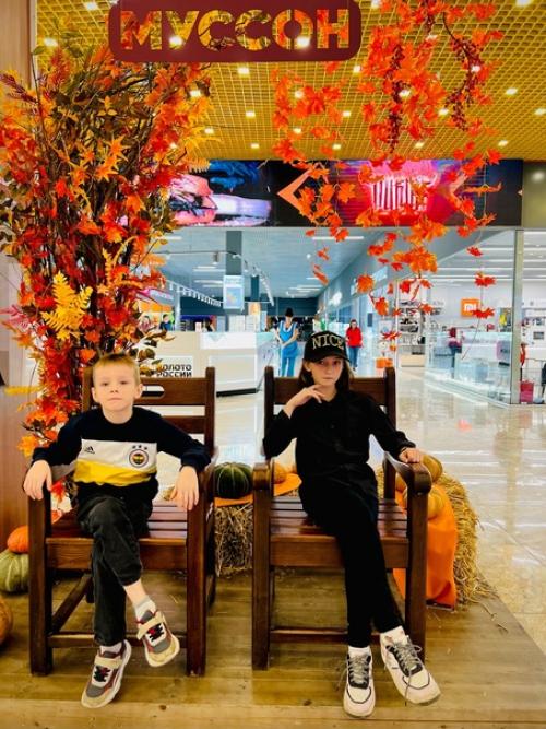 У каролюськи новая причёска, ну очень ей понравилась 7. 11. 01 У каролюськи новая причёска, ну очень ей понравилась 7. 11. 01