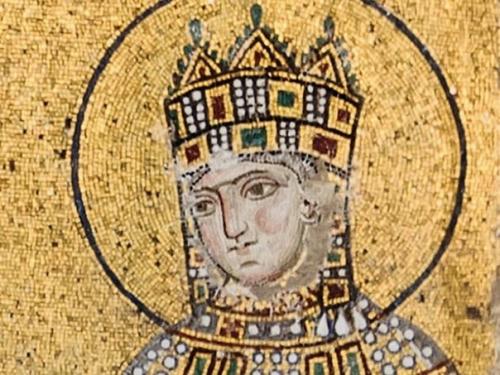 Маски из телятины, купание в уксусе и другие странные секреты красоты известных женщин прошлого. 06