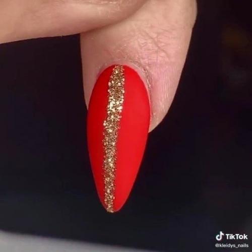 Иногда и такие ногти мастера маникюра могут увидеть! 04