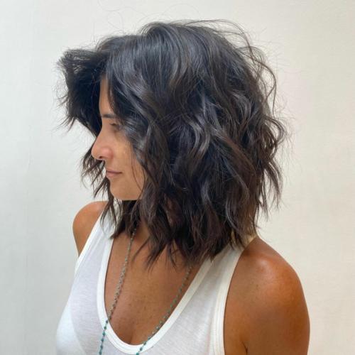 Лишь в том случае, если вы следите за движением модных тенденции, то точно заметили, как текстурные стрижки завоёвывают всё больше сердец! 04