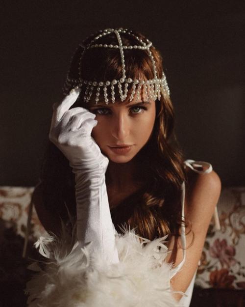 Мирослава Карпович поменяла имидж и снялась в новой фотосессии. 02