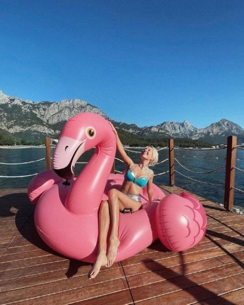 Клава кока смело показала свою идеальную фигуру в купальнике! 02