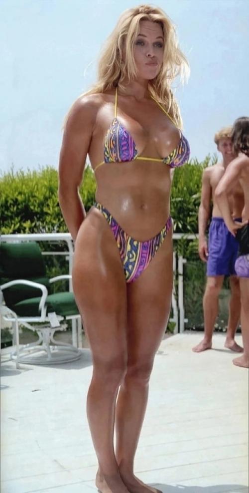 Секс - символы 90-х, плакаты с их изображениями украшали мужские комнаты и гаражи. 03