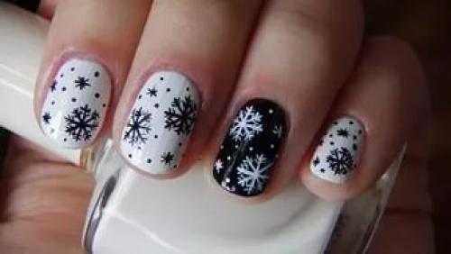 Девочки кто будет делать новогодний маникюр? 01