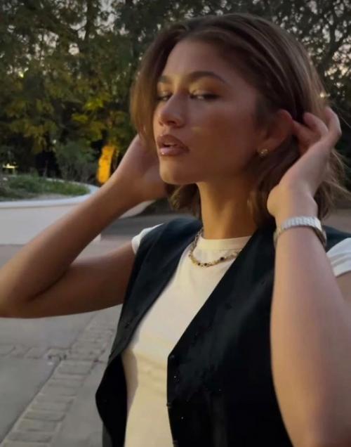 Зендаи сделала самую трендовую прическу сезона. 01