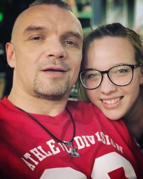 Загорают, купаются затем душ) обычный летний день в Американской армии.  * Здравый спорт *. 05