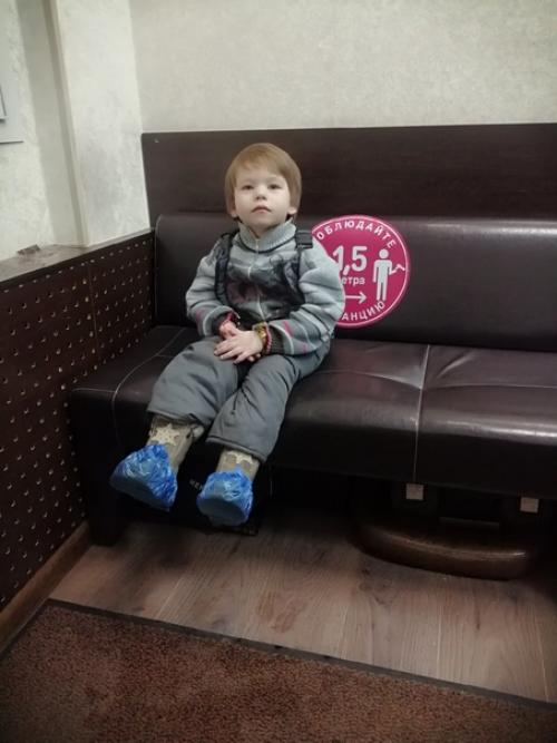 Стригла сыновей.  Заказала модную модельную детскую стрижку обоим. 03