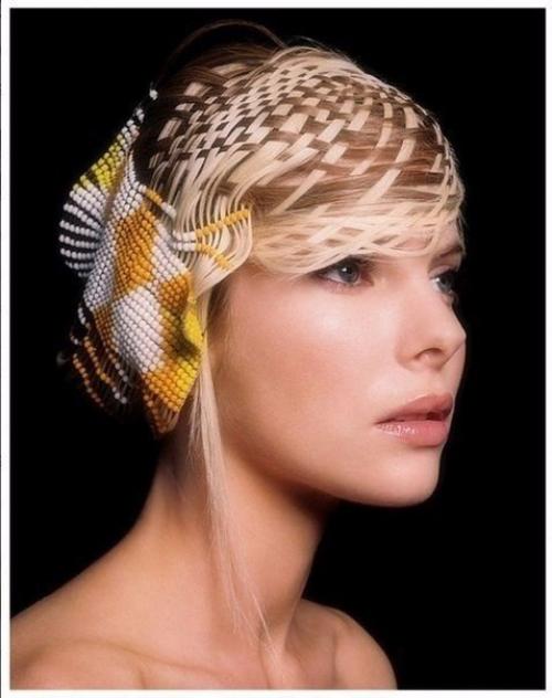 Когда заходит речь о бисере, мы представляем украшения, заколки, колье и браслеты. 02