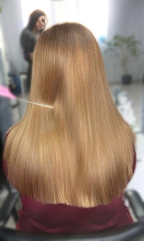 Желание создать объём и тем самым себя преобразить заставляет женщин ежедневно накручивать и укладывать волосы, делать начёсы. 07