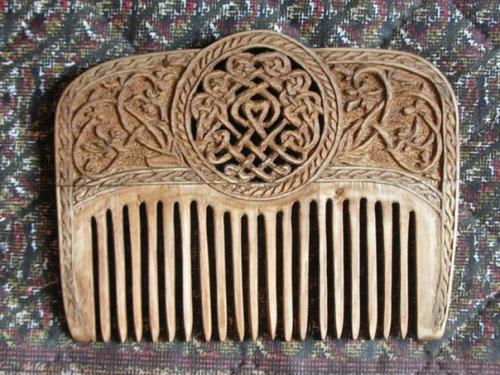 Магия гребня. Кто и когда придумал гребешок, круглую Гребенку, а потом расческу с ручкой, мы уже, наверное, не узнаем. 04