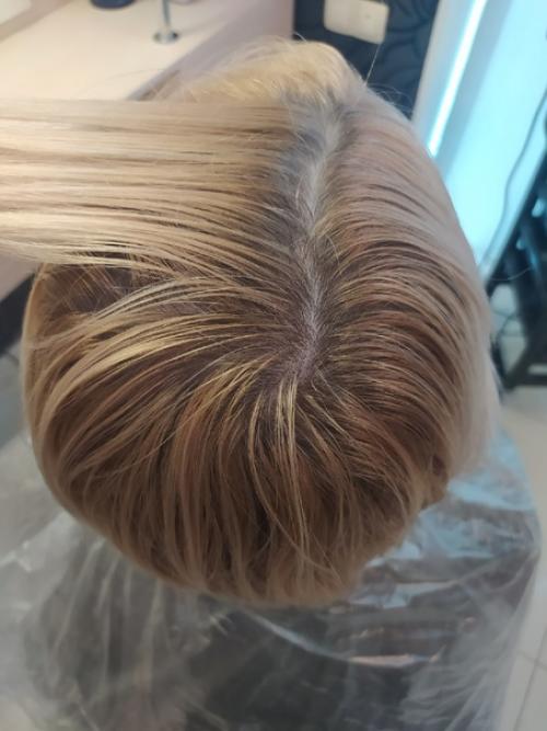 Довольно часто при окрашивании дома, корни получаются не желательного жёлтого цвета, и в результате не ровный цвет по всей длине. 03