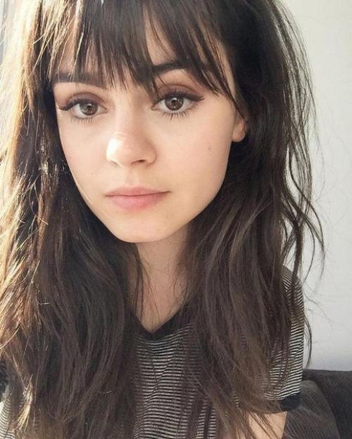 Самые модные челки 2021-2022: лучшие стрижки с челками на фото. 08