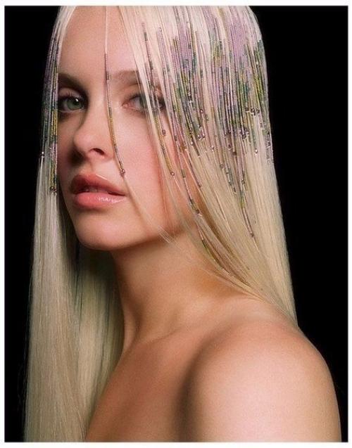 Когда заходит речь о бисере, мы представляем украшения, заколки, колье и браслеты. 01