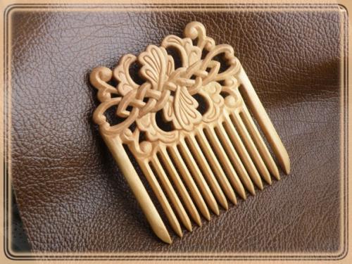 Магия гребня. Кто и когда придумал гребешок, круглую Гребенку, а потом расческу с ручкой, мы уже, наверное, не узнаем. 06