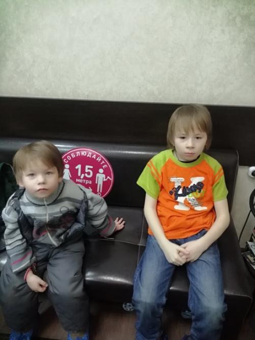 Стригла сыновей.  Заказала модную модельную детскую стрижку обоим. 04