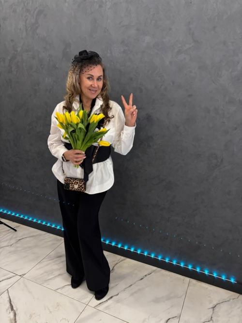 Просыпаюсь в ресторане: без прически, без. 07