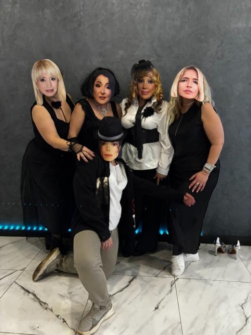 Просыпаюсь в ресторане: без прически, без. 04