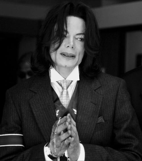 Вы должны внимательно взглянуть на мотивы людей и тщательно изучить факты. 01 Вы должны внимательно взглянуть на мотивы людей и тщательно изучить факты. 01