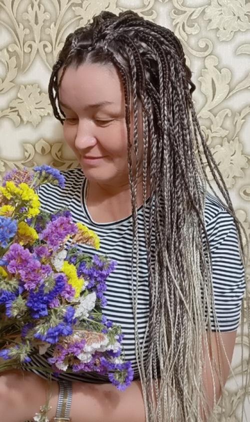 В этом посте хочу рассказать вам о некоторых видах причёсок с косами. 03