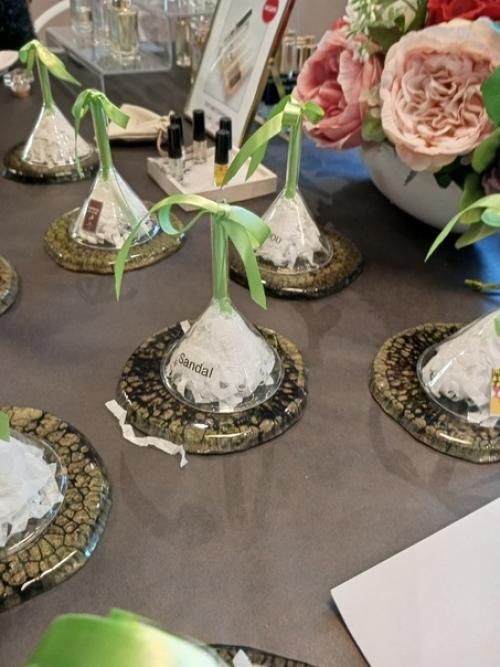 Солнышко.  И сразу хочется гулят, новую стрижку, обновки и. духи. 01