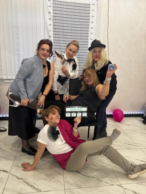 Просыпаюсь в ресторане: без прически, без. 06